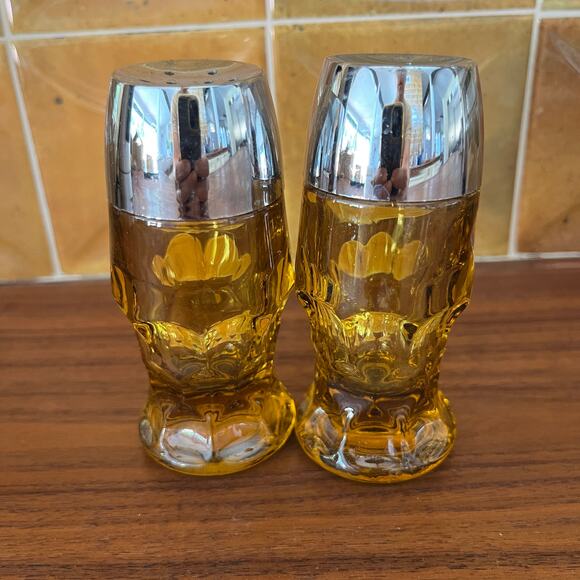 Vintage Anchor Hocking Georgian Glass Salt and Pepper Shakers Amber - Picture 1 of 5